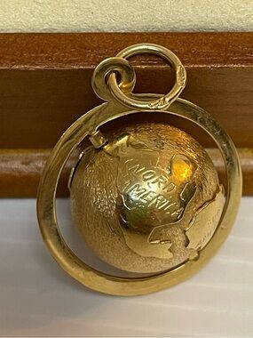 Vintage Italian 18K Yellow Gold Globe Charm Pendant Authentic